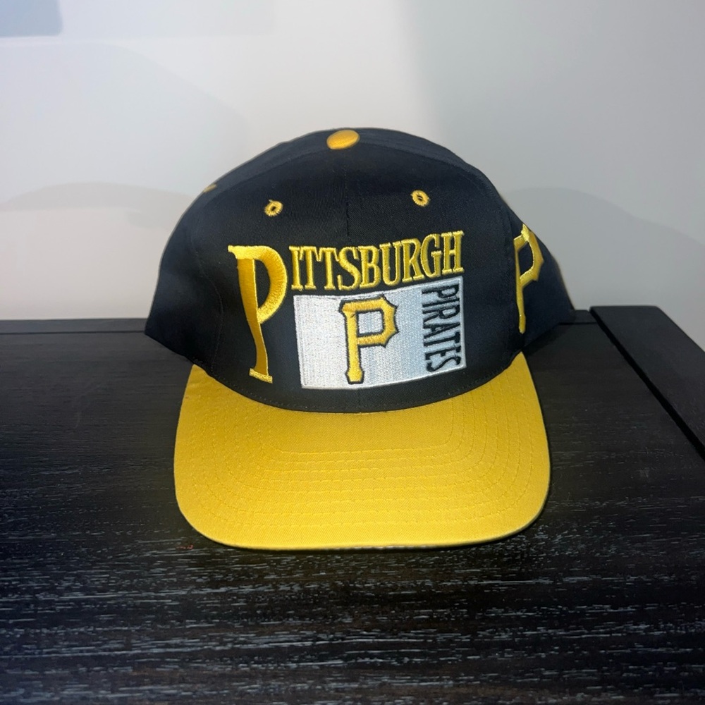 Vintage MLB Black and Gold Pittsburgh Pirates Hat